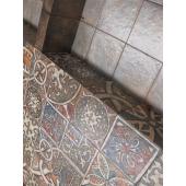 MAINZU BOLONIA dekor medievo kozepkori mintas csempe kezzel festett toscana toszkan mediterran falburkolat random minta szines.jpg